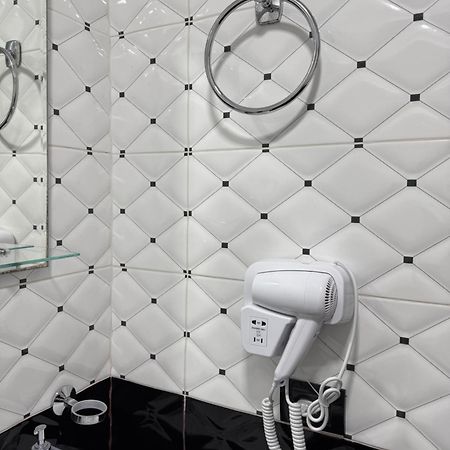 Hotel M&S Тирана Экстерьер фото