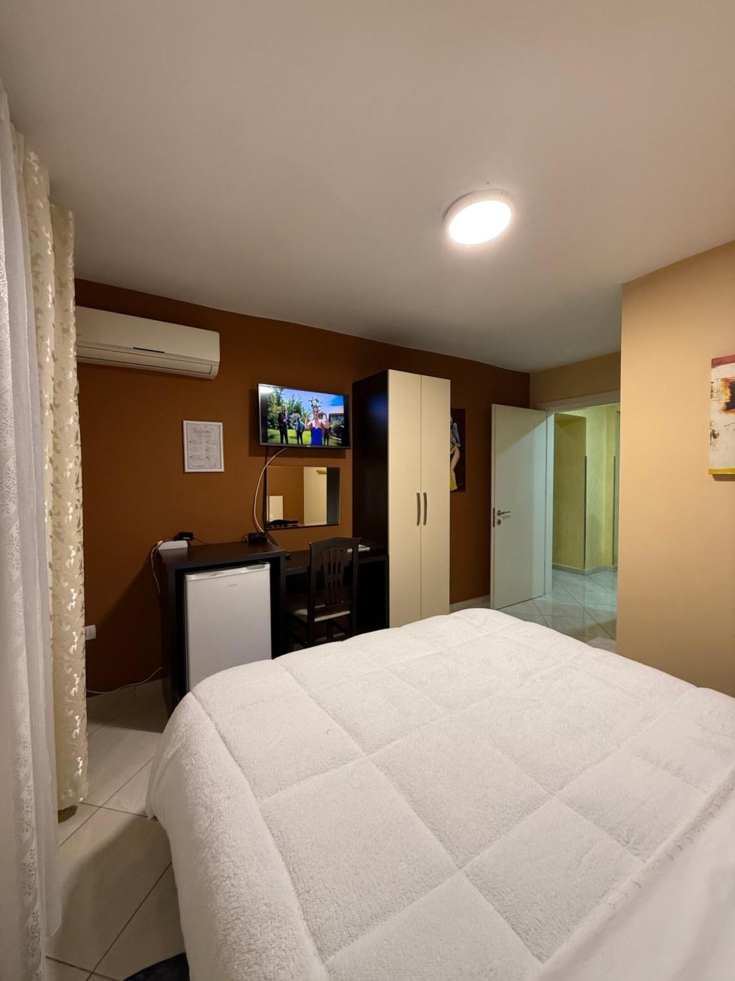 Hotel M&S Тирана Экстерьер фото