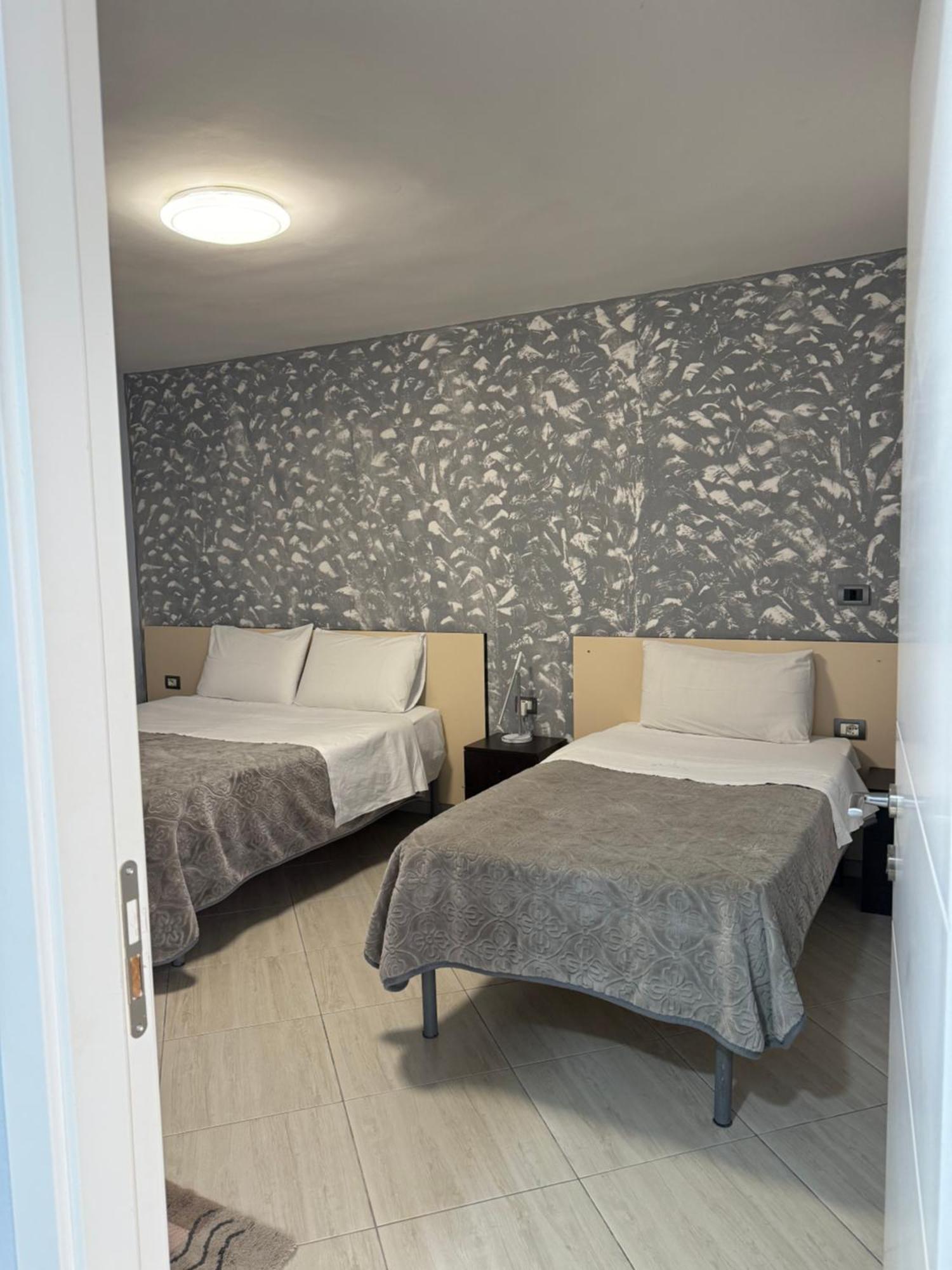 Hotel M&S Тирана Экстерьер фото
