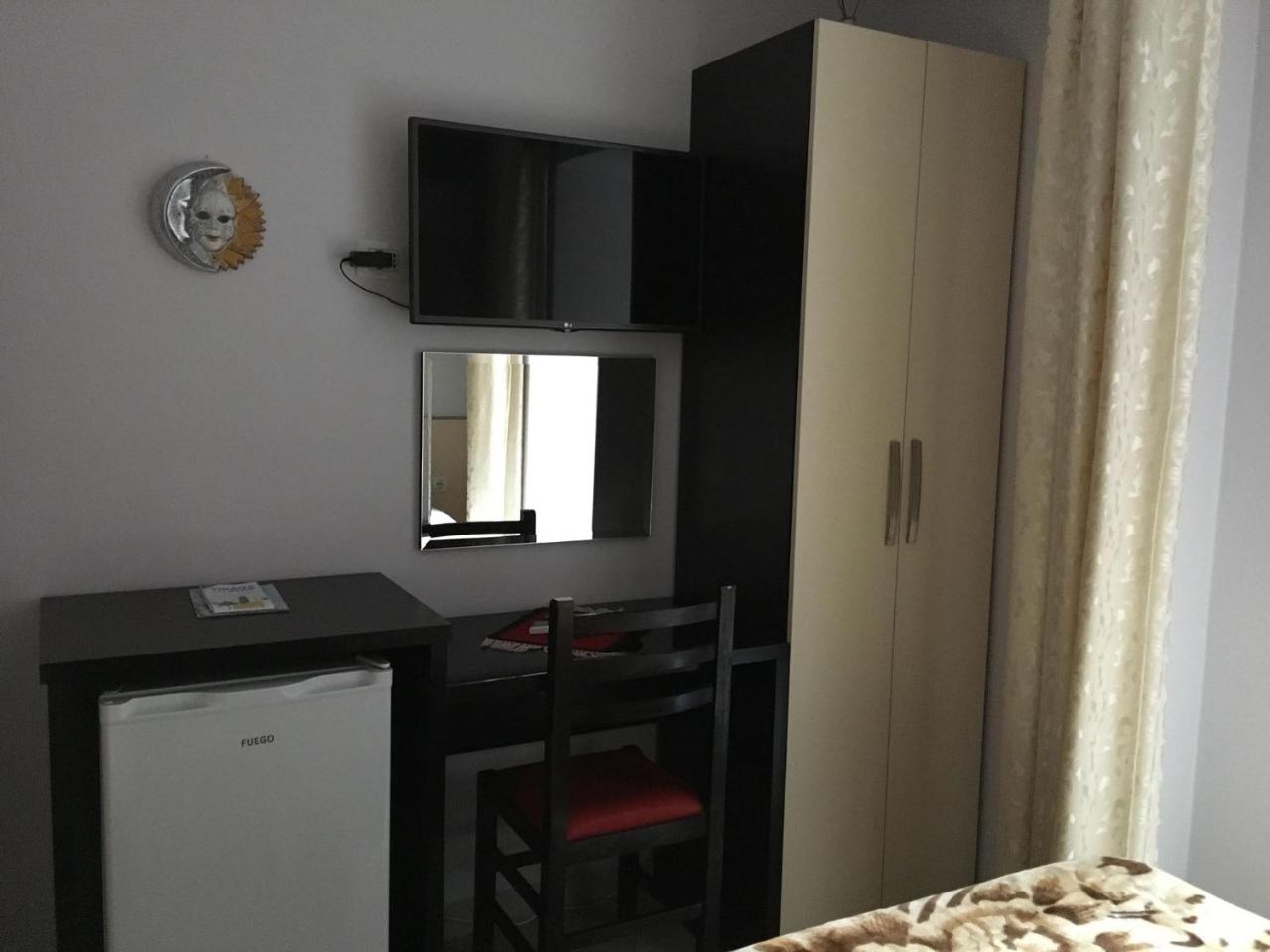 Hotel M&S Тирана Экстерьер фото